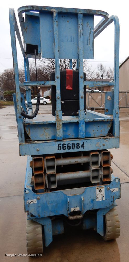 image for item FY9111 2005 Genie GS2032 scissor lift