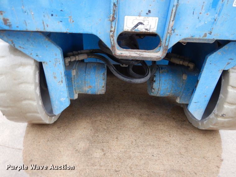 image for item FY9111 2005 Genie GS2032 scissor lift