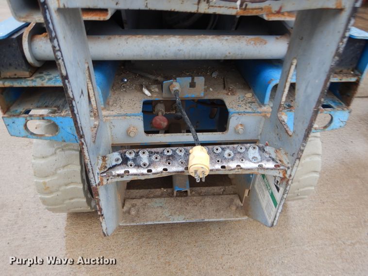 image for item FY9111 2005 Genie GS2032 scissor lift