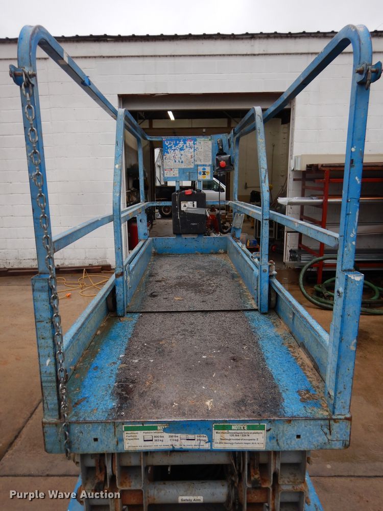 image for item FY9111 2005 Genie GS2032 scissor lift