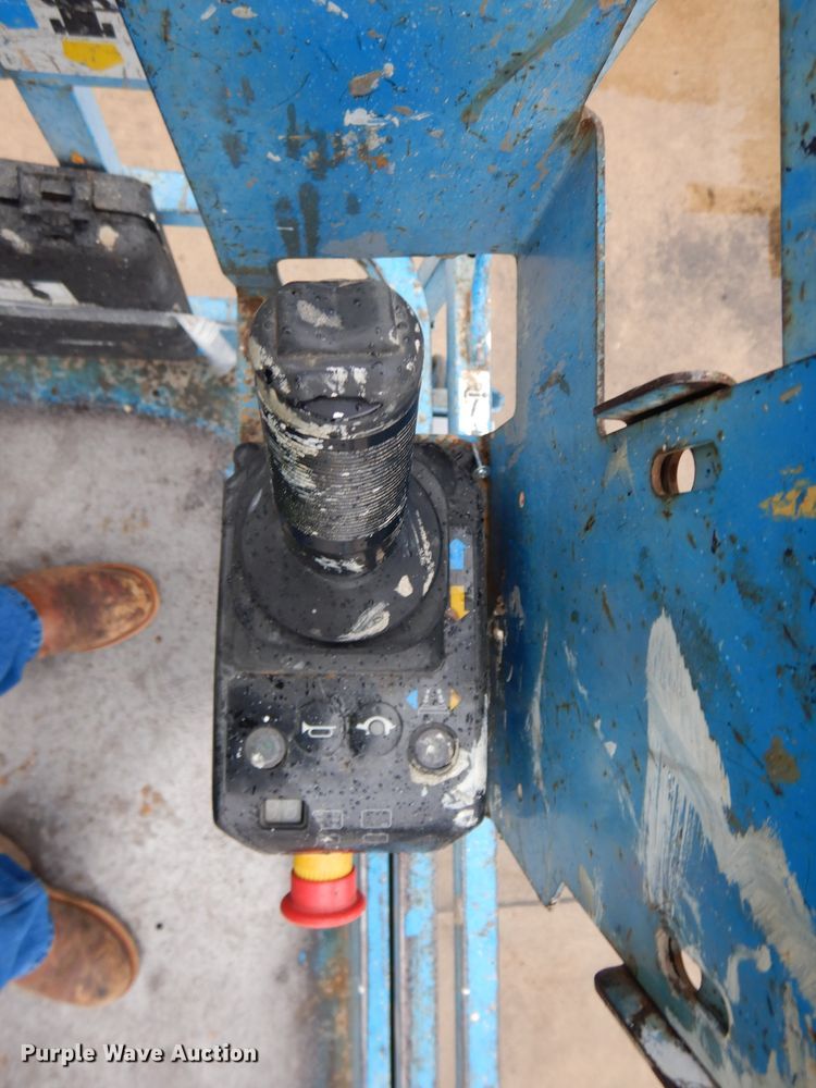 image for item FY9111 2005 Genie GS2032 scissor lift