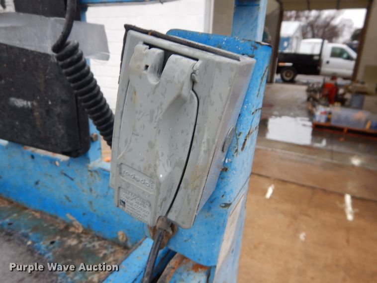 image for item FY9111 2005 Genie GS2032 scissor lift