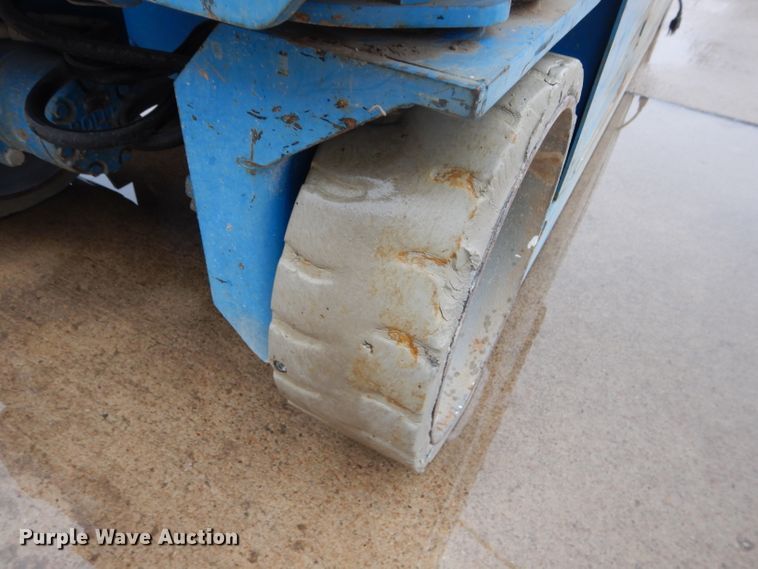 image for item FY9111 2005 Genie GS2032 scissor lift