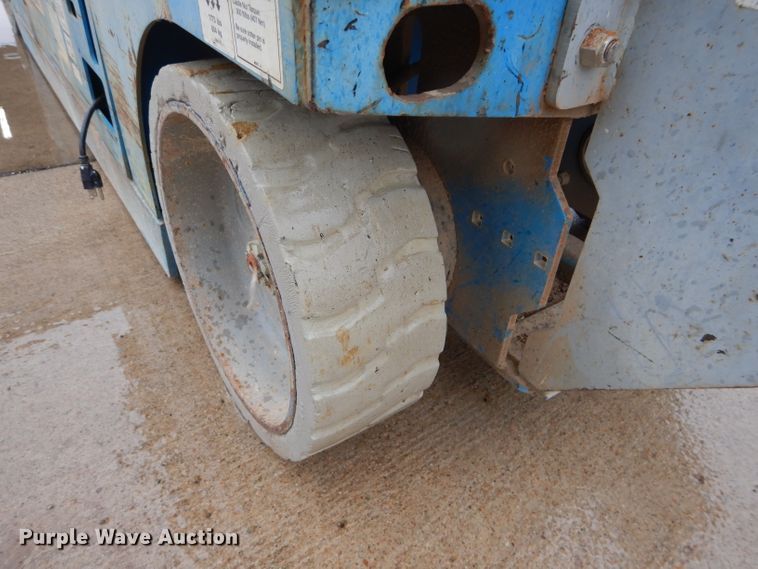 image for item FY9111 2005 Genie GS2032 scissor lift