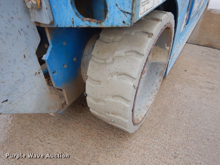 image for item FY9111 2005 Genie GS2032 scissor lift