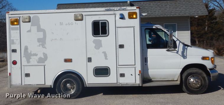 image for item GB9788 1993 Ford Econoline E350 ambulance