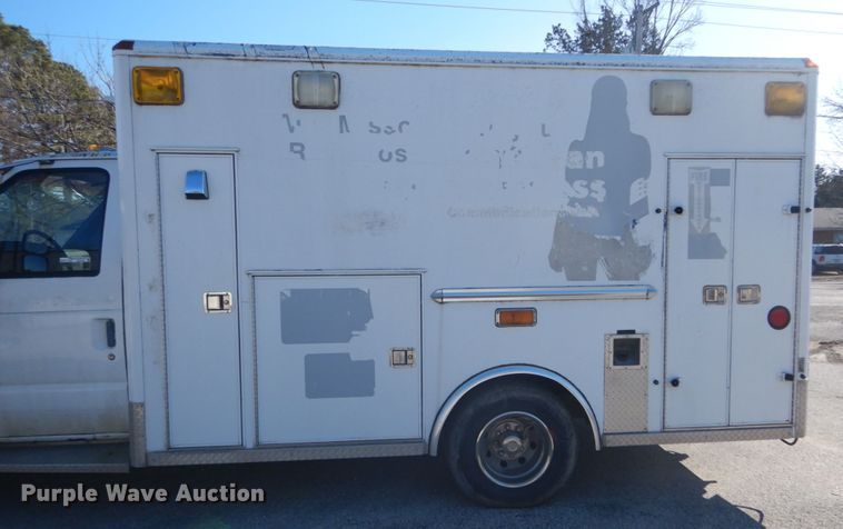 image for item GB9788 1993 Ford Econoline E350 ambulance