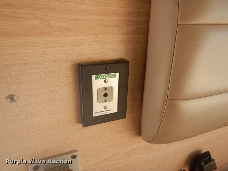 image for item GB9788 1993 Ford Econoline E350 ambulance