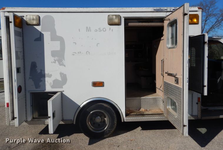 image for item GB9788 1993 Ford Econoline E350 ambulance