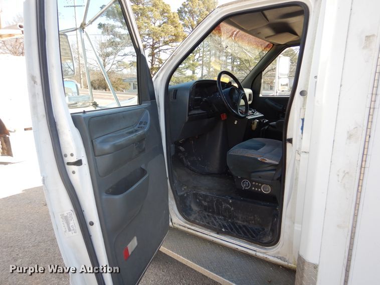 image for item GB9788 1993 Ford Econoline E350 ambulance