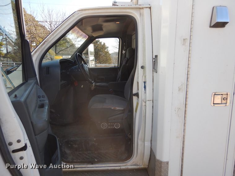 image for item GB9788 1993 Ford Econoline E350 ambulance