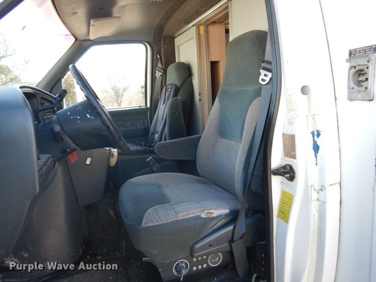 image for item GB9788 1993 Ford Econoline E350 ambulance