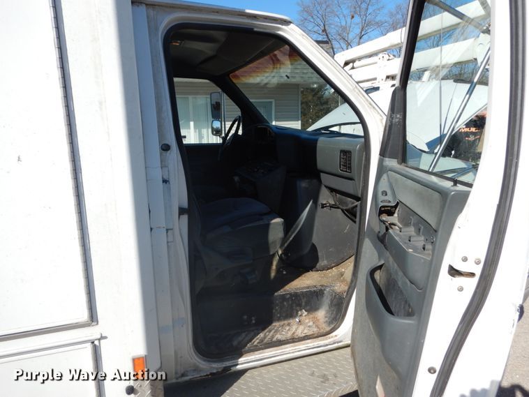 image for item GB9788 1993 Ford Econoline E350 ambulance