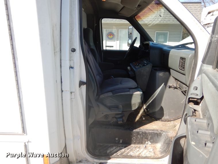 image for item GB9788 1993 Ford Econoline E350 ambulance