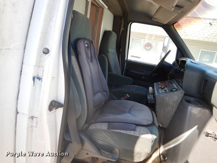 image for item GB9788 1993 Ford Econoline E350 ambulance