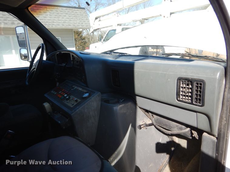 image for item GB9788 1993 Ford Econoline E350 ambulance