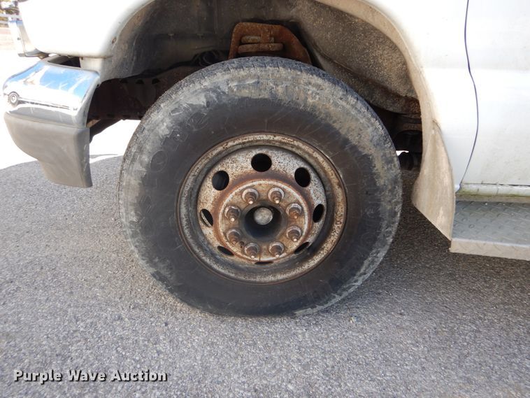 image for item GB9788 1993 Ford Econoline E350 ambulance