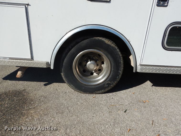 image for item GB9788 1993 Ford Econoline E350 ambulance