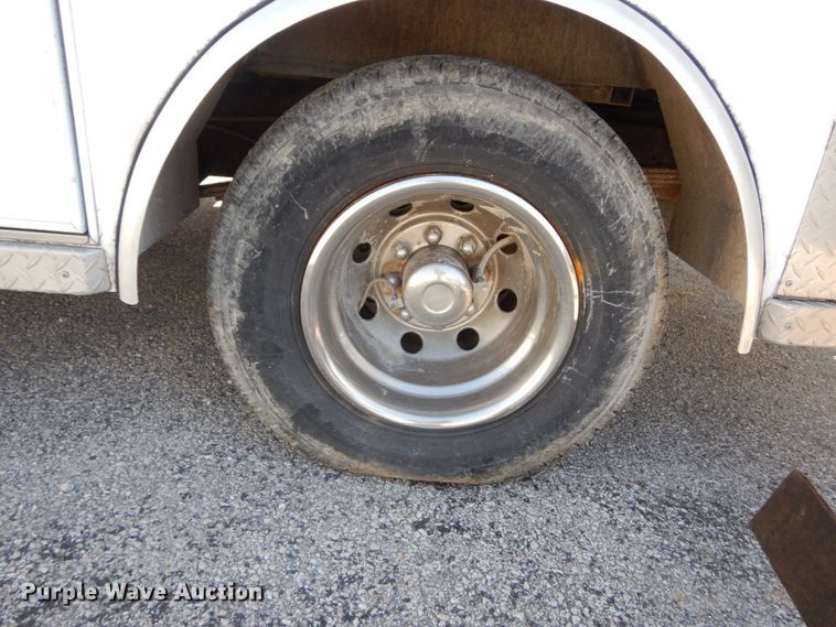 image for item GB9788 1993 Ford Econoline E350 ambulance