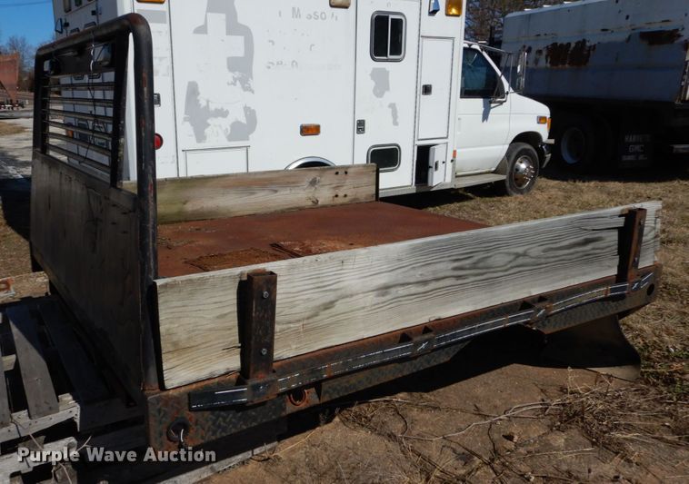 image for item GB9792 2004 Maxwell flatbed