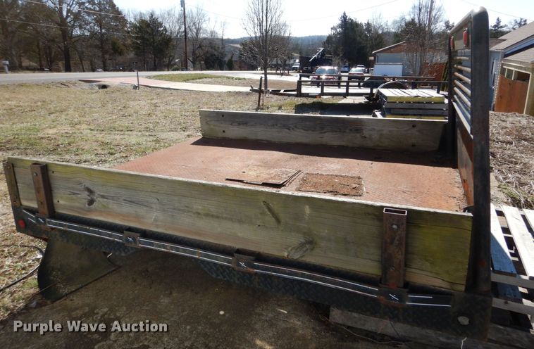 image for item GB9792 2004 Maxwell flatbed