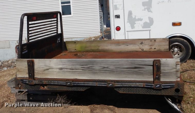image for item GB9792 2004 Maxwell flatbed