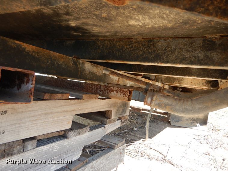 image for item GB9792 2004 Maxwell flatbed