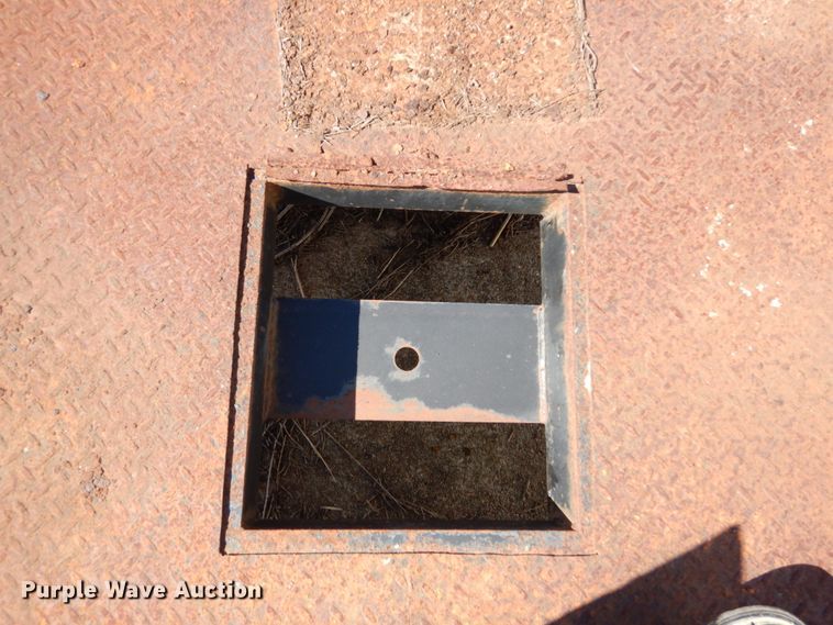 image for item GB9792 2004 Maxwell flatbed