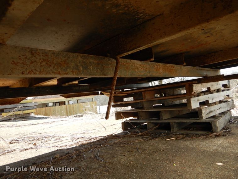 image for item GB9792 2004 Maxwell flatbed