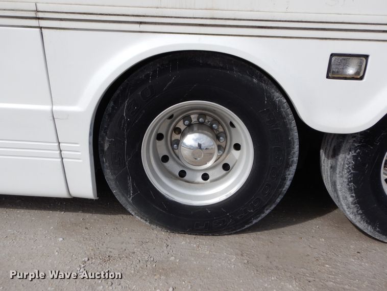 image for item GB9802 2000 Blue Bird LTC-40 coach bus