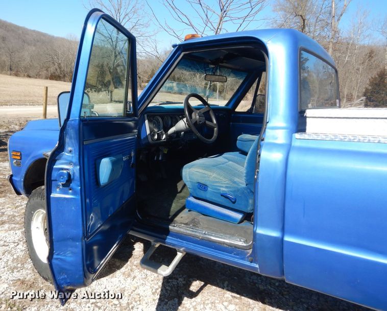 image for item GB9805 1971 Chevrolet Custom 20 pickup truck