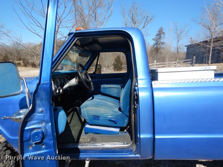 image for item GB9805 1971 Chevrolet Custom 20 pickup truck