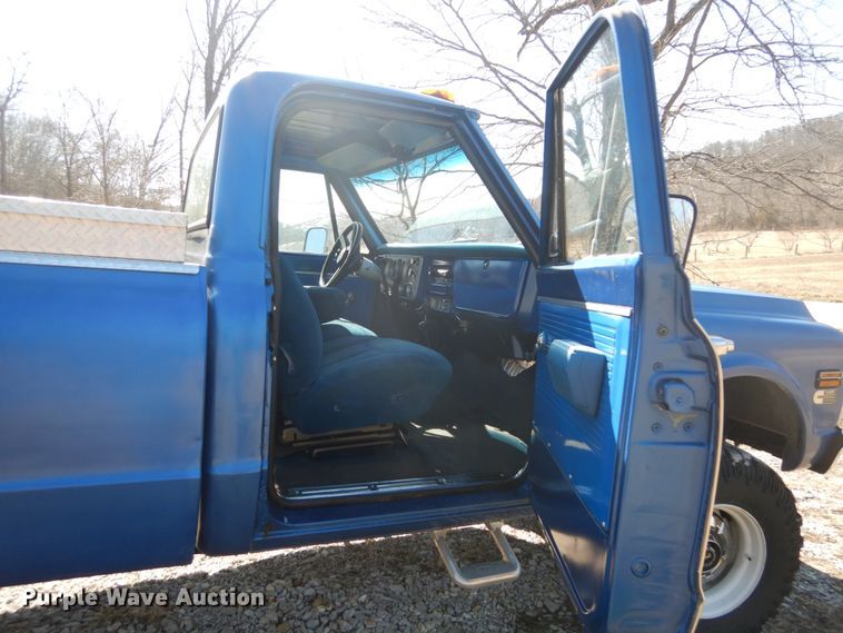 image for item GB9805 1971 Chevrolet Custom 20 pickup truck