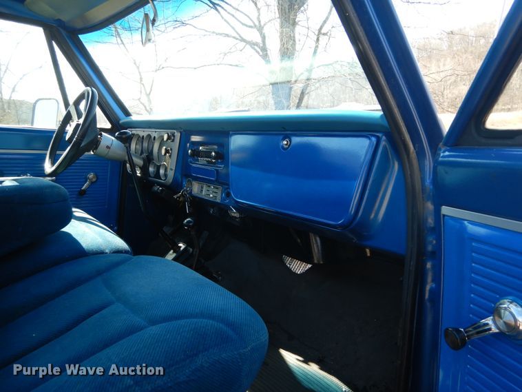 image for item GB9805 1971 Chevrolet Custom 20 pickup truck