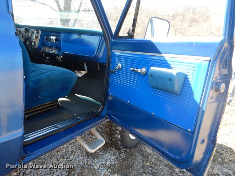 image for item GB9805 1971 Chevrolet Custom 20 pickup truck