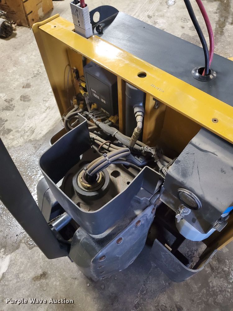 image for item GB9824 Caterpillar NPP pallet jack