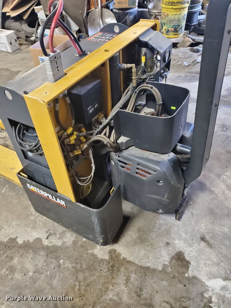 image for item GB9824 Caterpillar NPP pallet jack