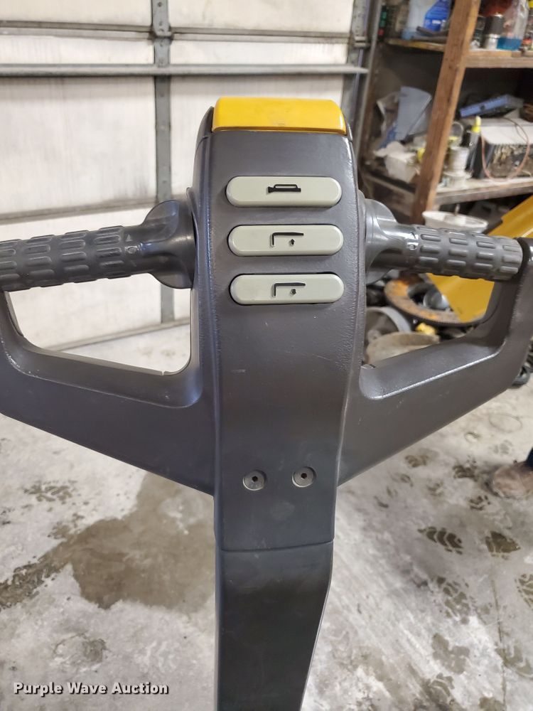 image for item GB9824 Caterpillar NPP pallet jack