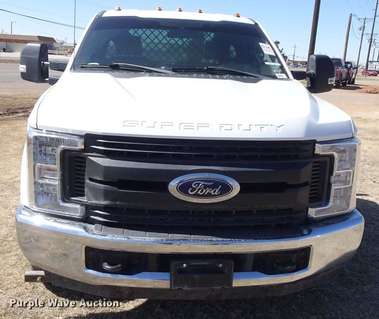 image for item GC9185 2017 Ford F350 Super Duty flatbed pickup truck