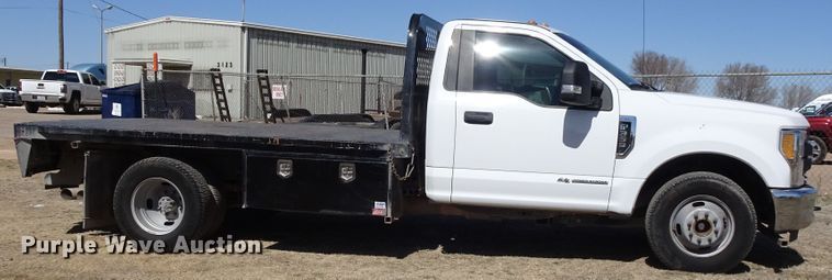 image for item GC9185 2017 Ford F350 Super Duty flatbed pickup truck