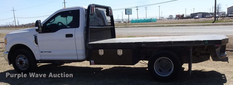 image for item GC9185 2017 Ford F350 Super Duty flatbed pickup truck