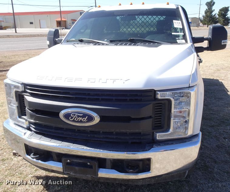 image for item GC9185 2017 Ford F350 Super Duty flatbed pickup truck