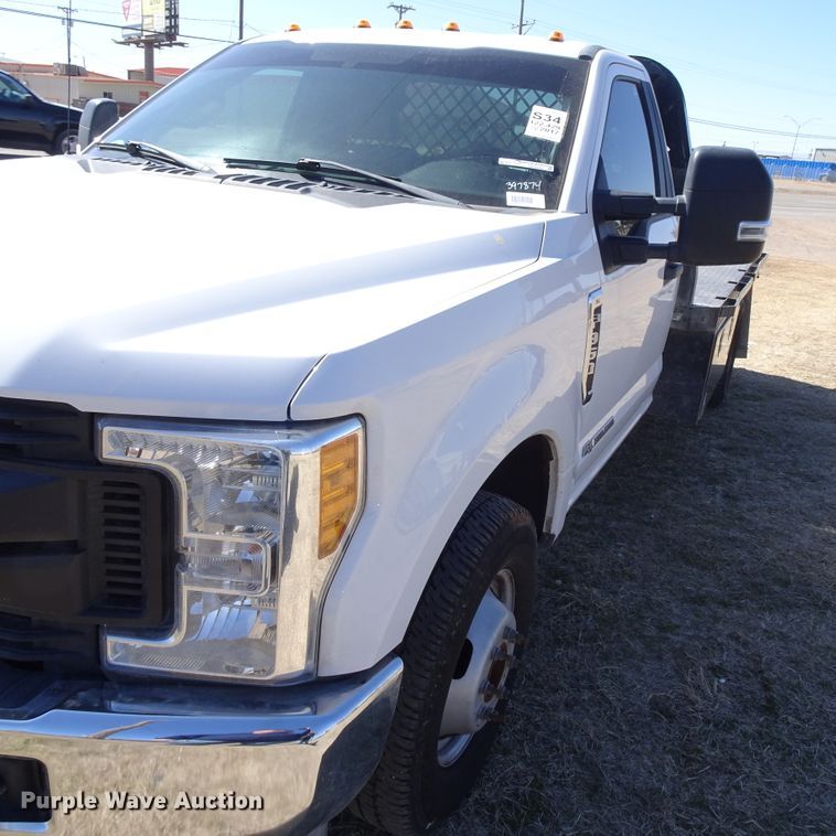 image for item GC9185 2017 Ford F350 Super Duty flatbed pickup truck