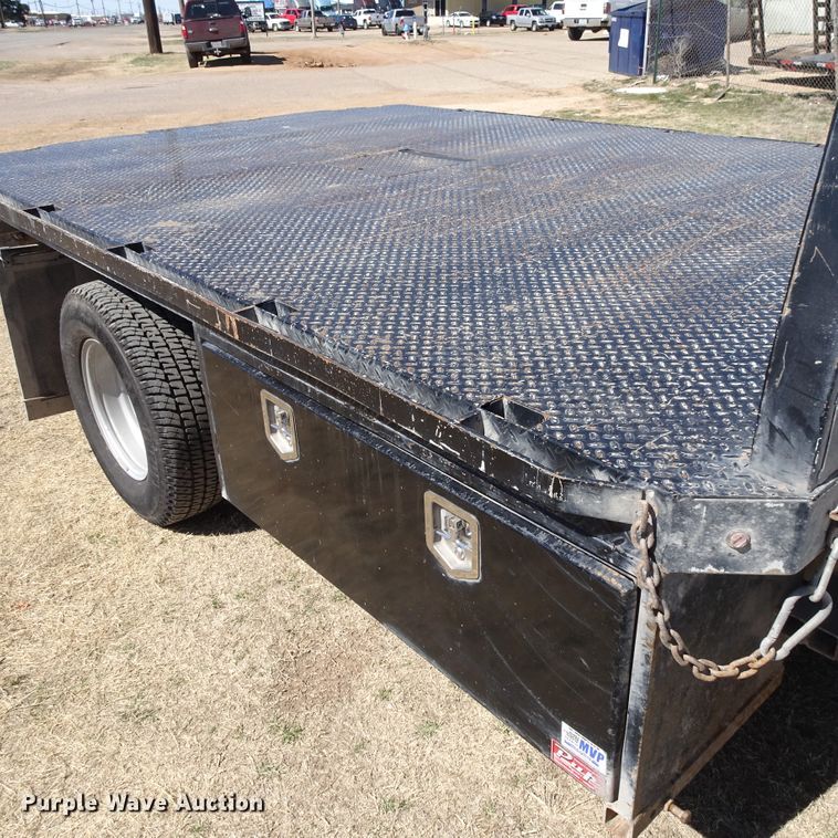 image for item GC9185 2017 Ford F350 Super Duty flatbed pickup truck