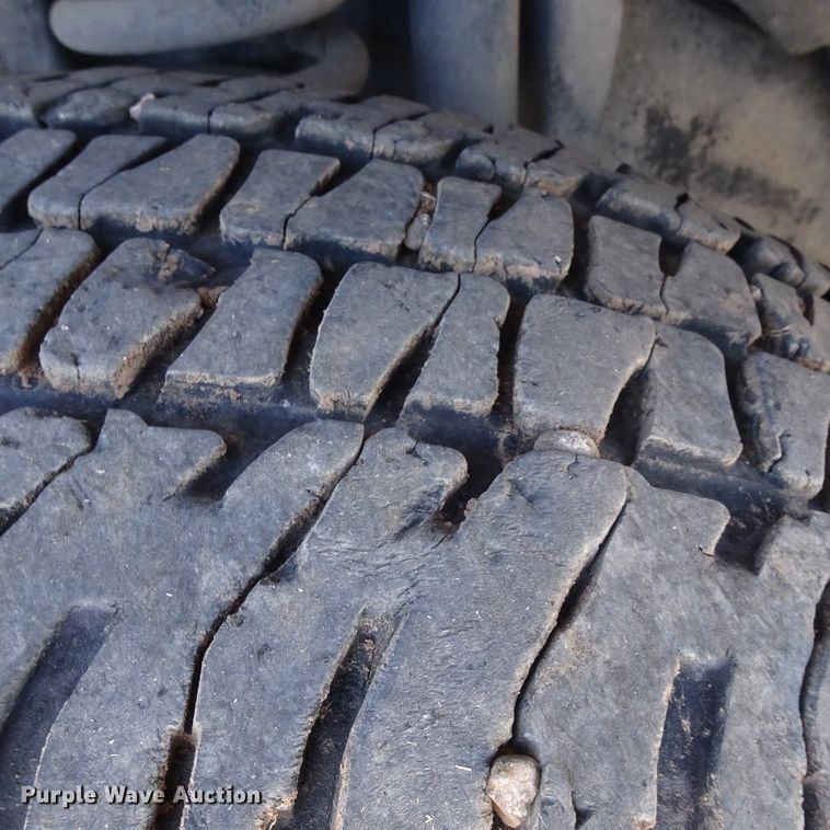 image for item GC9185 2017 Ford F350 Super Duty flatbed pickup truck