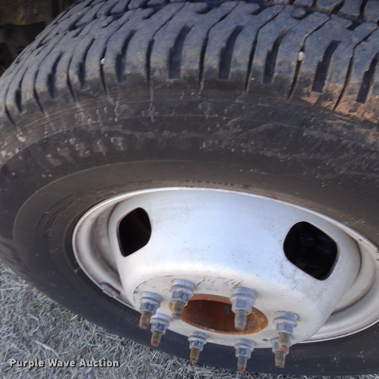 image for item GC9185 2017 Ford F350 Super Duty flatbed pickup truck