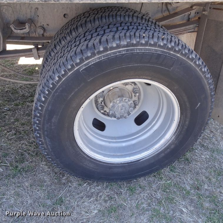 image for item GC9185 2017 Ford F350 Super Duty flatbed pickup truck