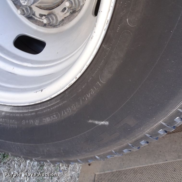 image for item GC9185 2017 Ford F350 Super Duty flatbed pickup truck