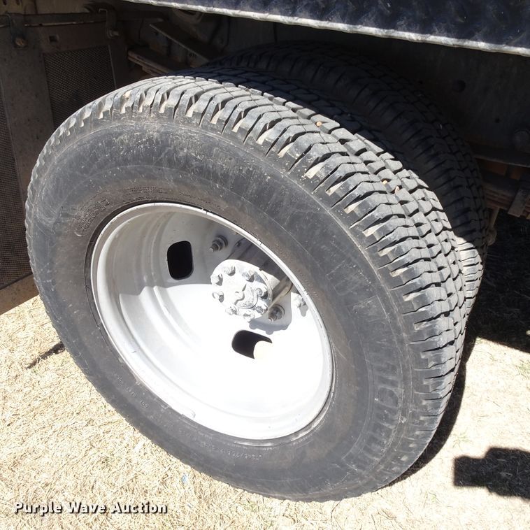 image for item GC9185 2017 Ford F350 Super Duty flatbed pickup truck