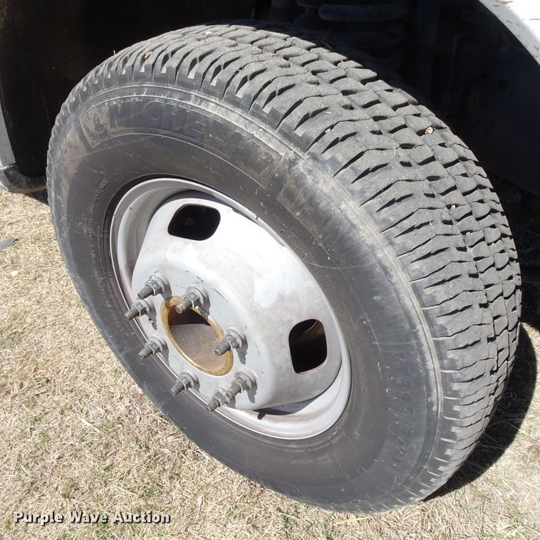 image for item GC9185 2017 Ford F350 Super Duty flatbed pickup truck